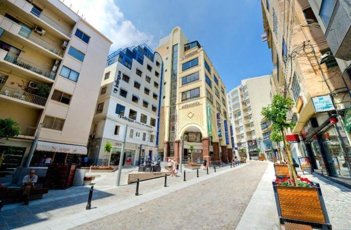 Luxe Apartment With Valletta And Harbour Views Sliema Luaran gambar