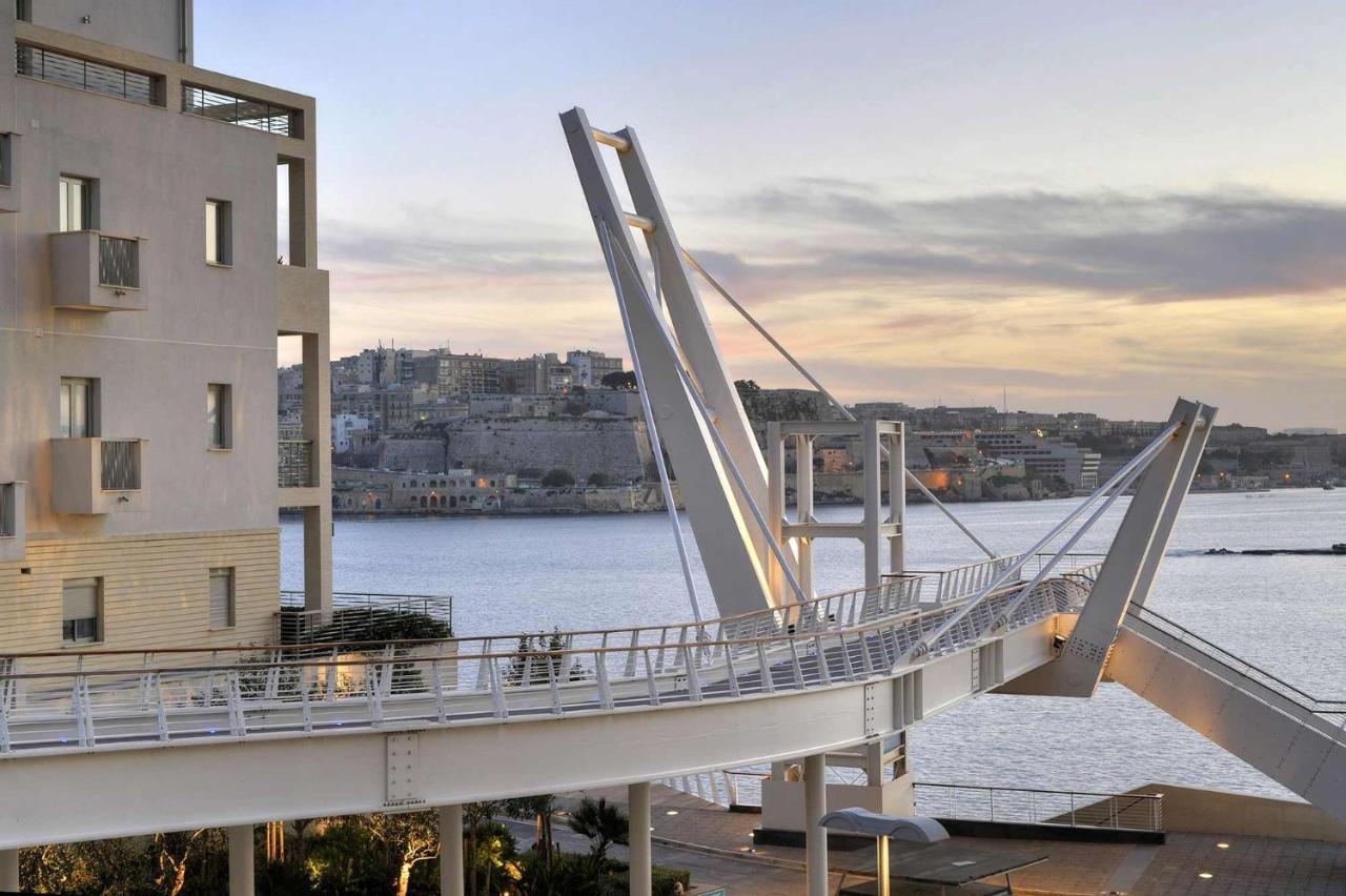 Luxe Apartment With Valletta And Harbour Views Sliema Luaran gambar