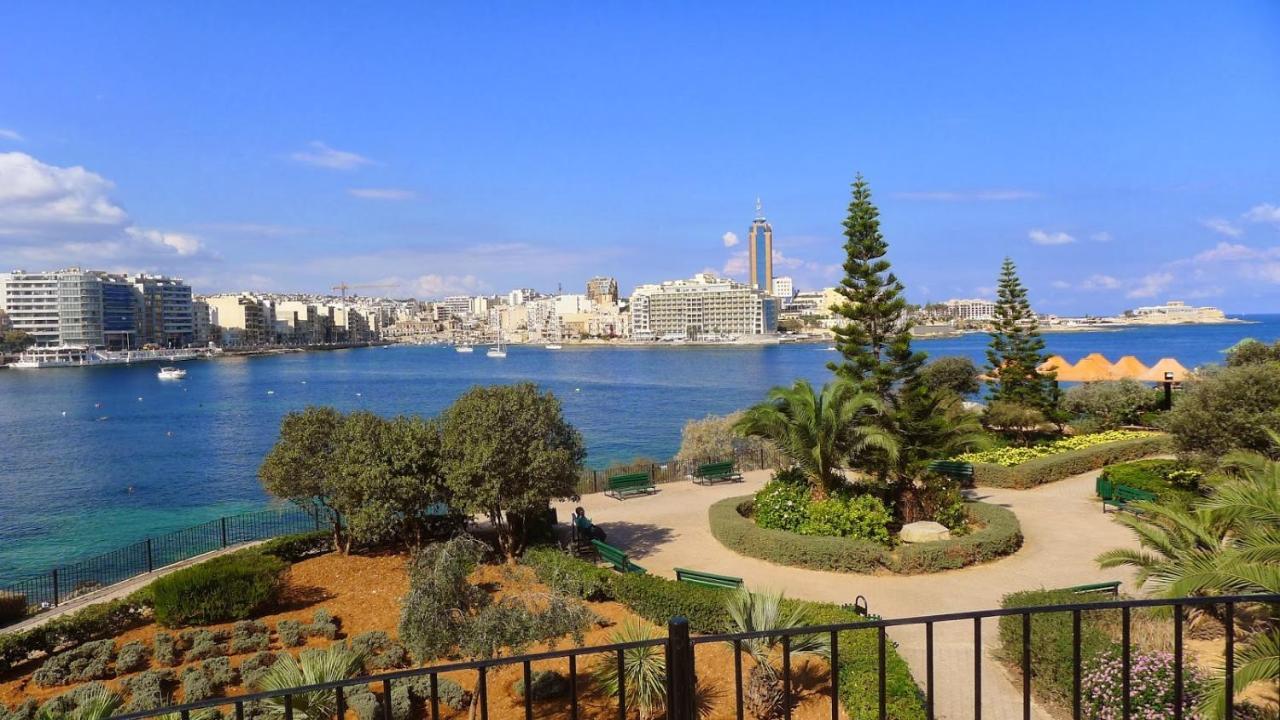 Luxe Apartment With Valletta And Harbour Views Sliema Luaran gambar
