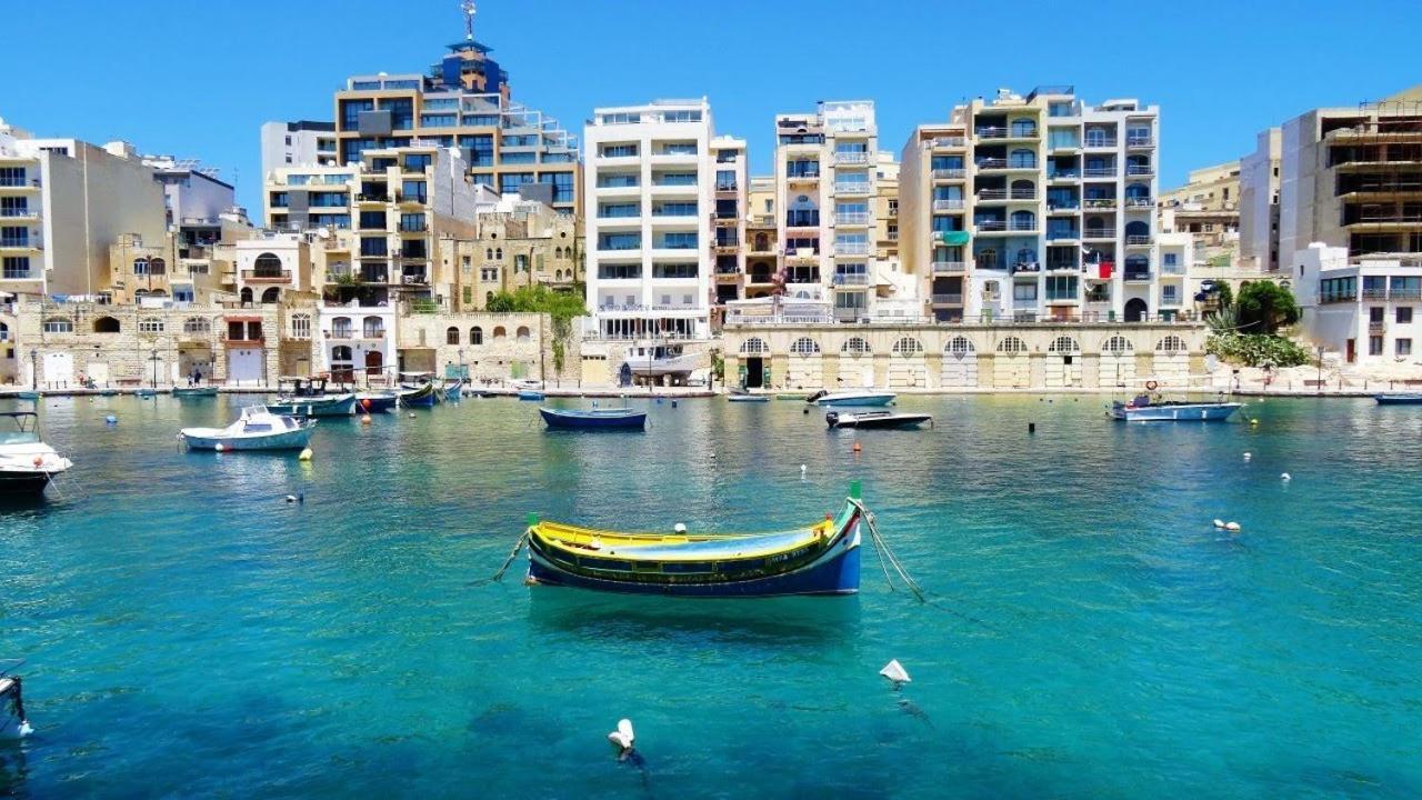Luxe Apartment With Valletta And Harbour Views Sliema Luaran gambar