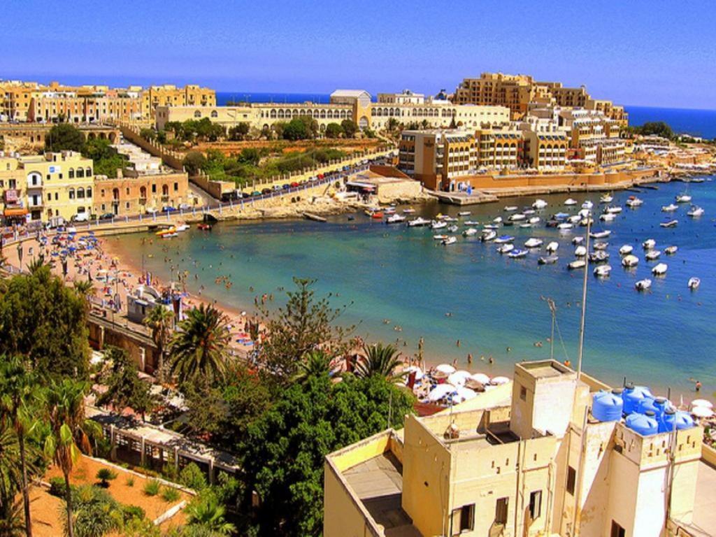 Luxe Apartment With Valletta And Harbour Views Sliema Luaran gambar