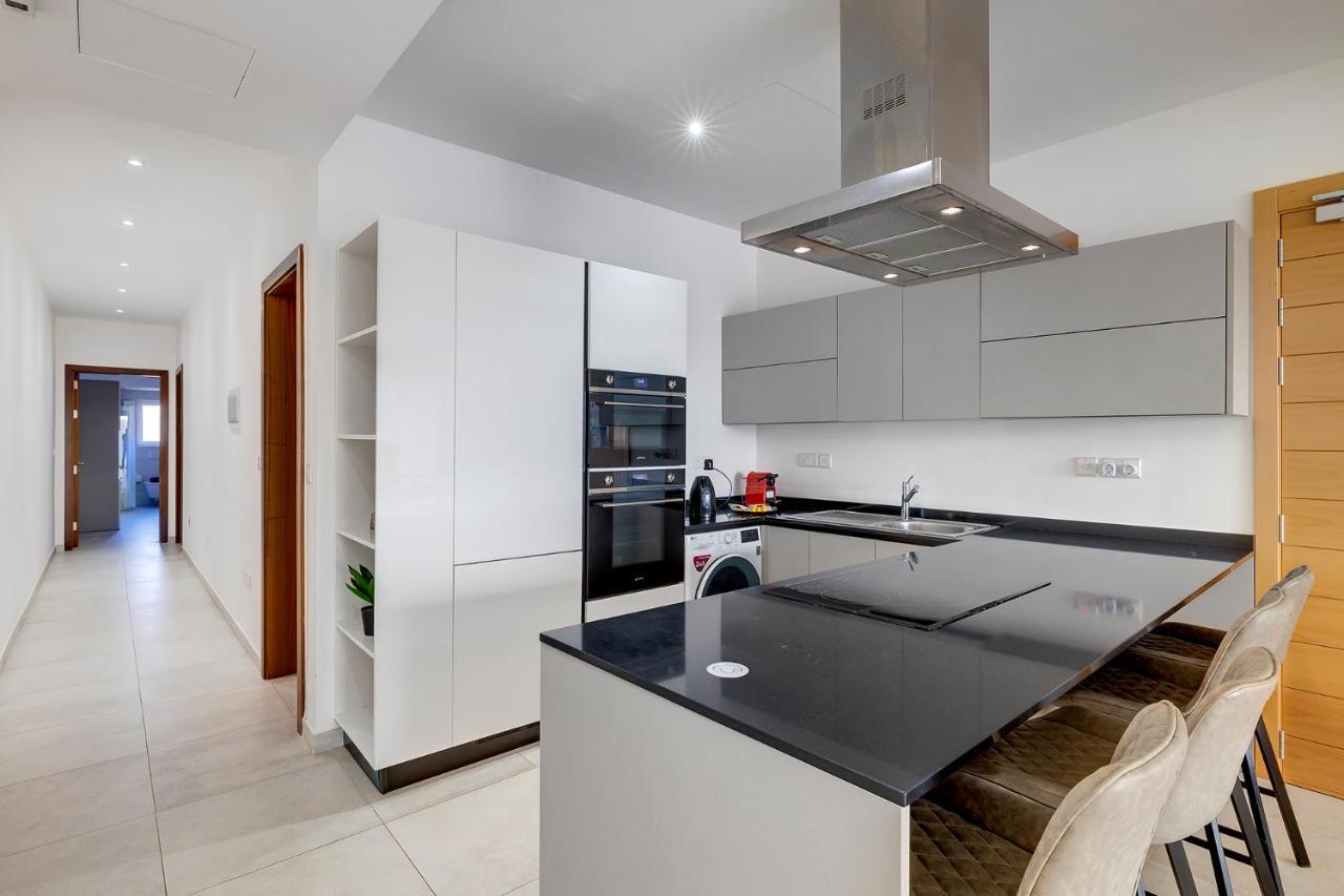 Luxe Apartment With Valletta And Harbour Views Sliema Luaran gambar