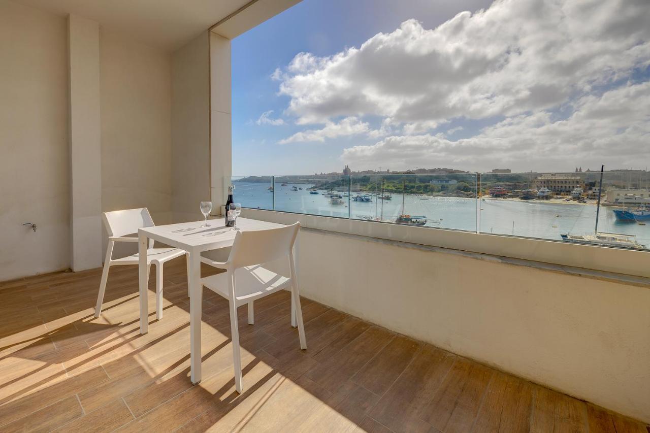 Luxe Apartment With Valletta And Harbour Views Sliema Luaran gambar