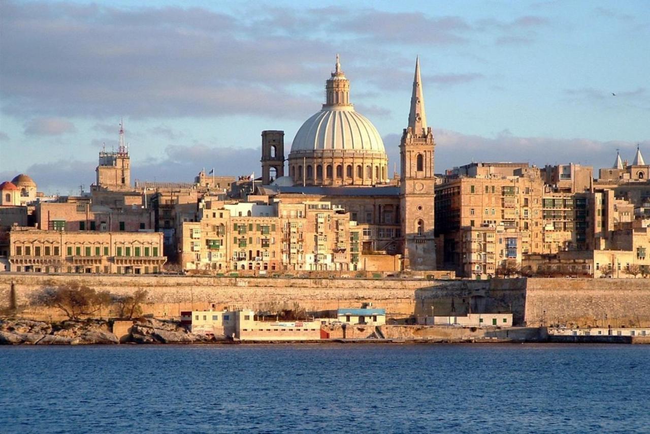 Luxe Apartment With Valletta And Harbour Views Sliema Luaran gambar