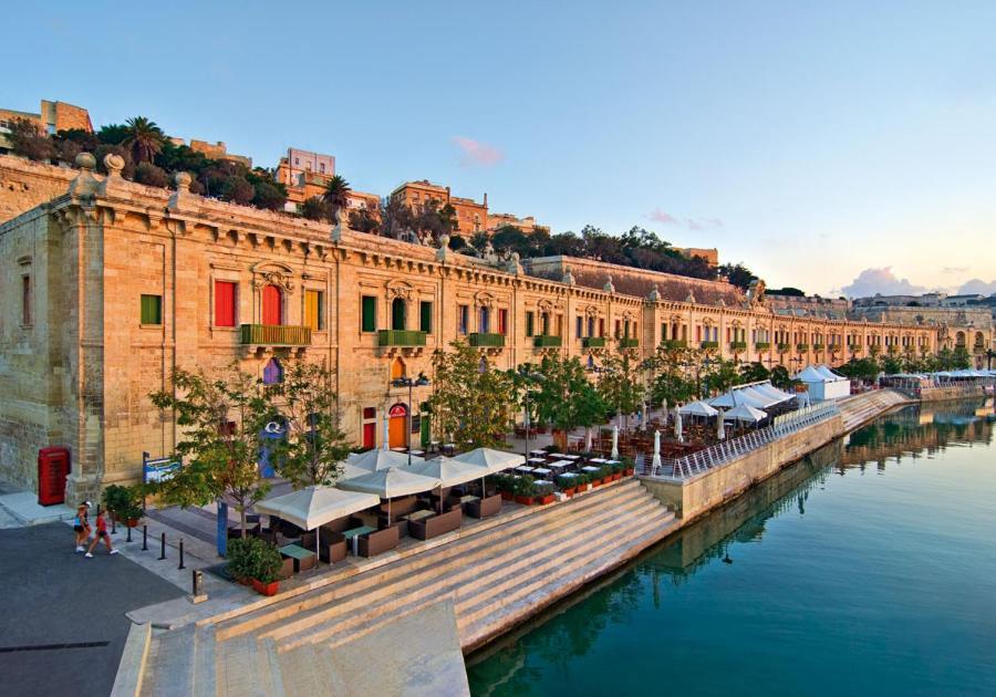 Luxe Apartment With Valletta And Harbour Views Sliema Luaran gambar