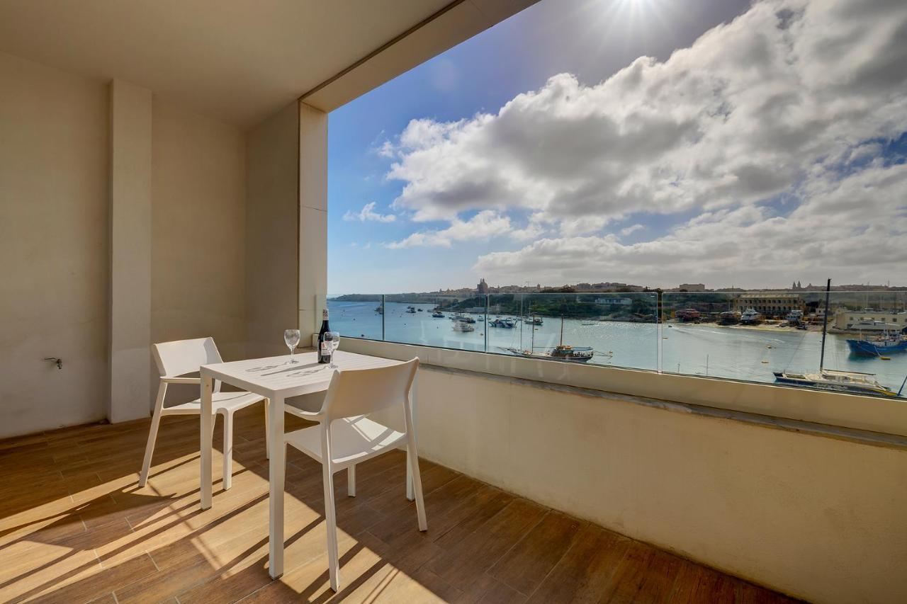 Luxe Apartment With Valletta And Harbour Views Sliema Luaran gambar