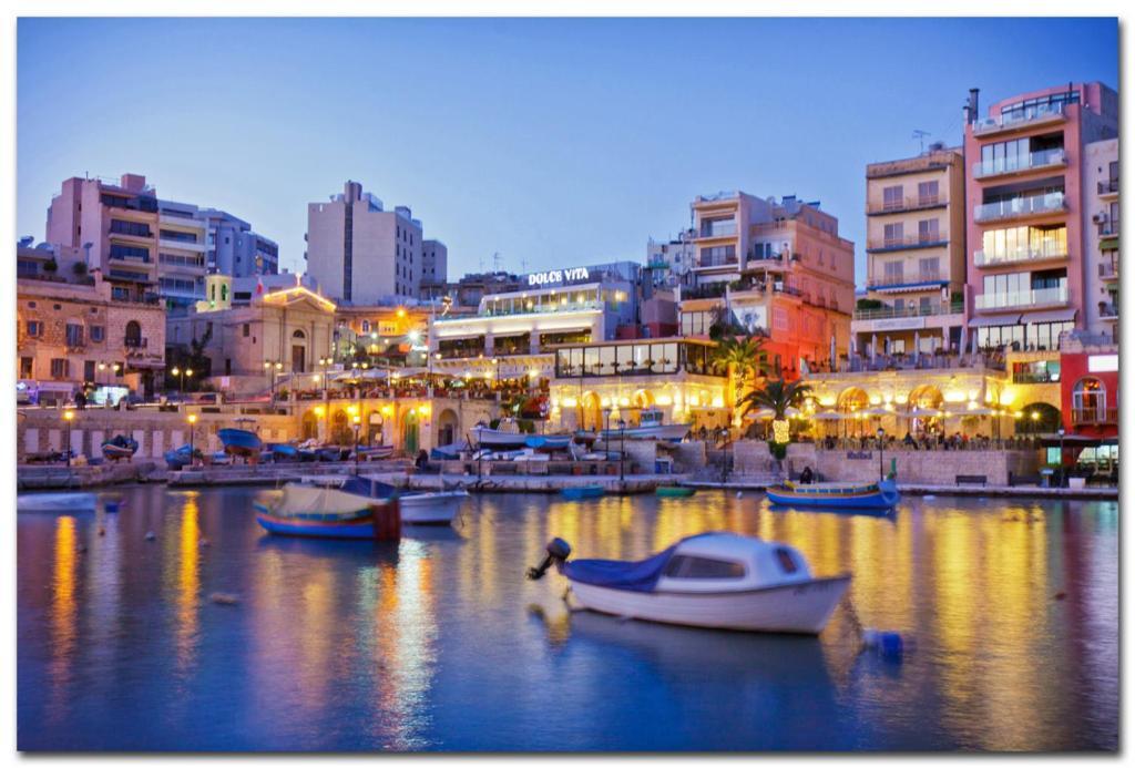 Luxe Apartment With Valletta And Harbour Views Sliema Luaran gambar